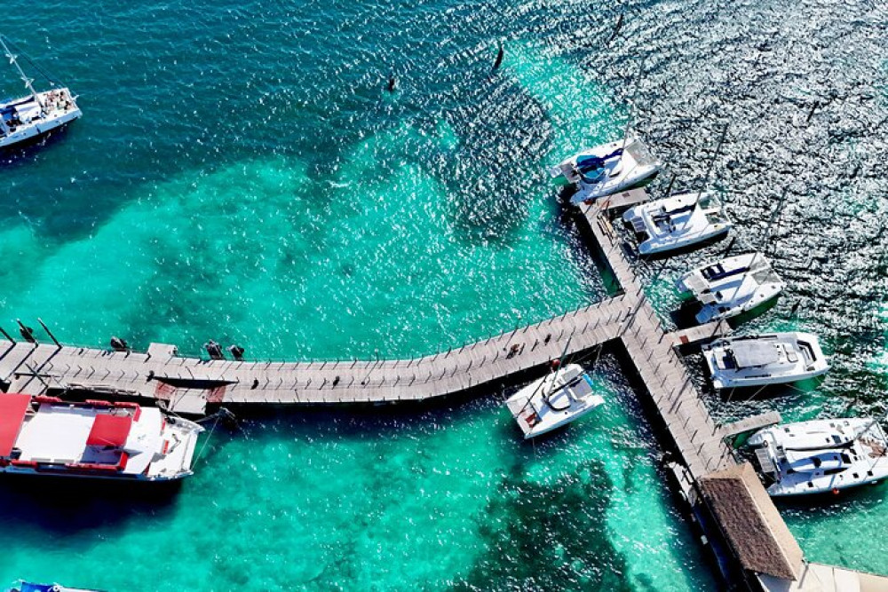 Private 4-hour Cancun Catamaran Tour with Snorkeling