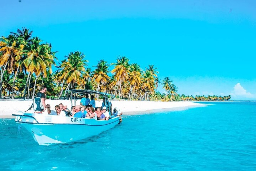 Saona Island – Speedboat Snorkeling Tour, Lunch & Natural Pools