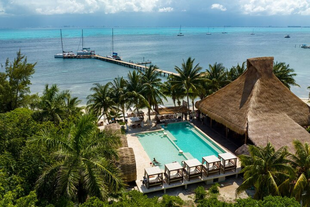 Cancun Catamaran: Isla Mujeres, Snorkeling, Drinks & Buffet Lunch