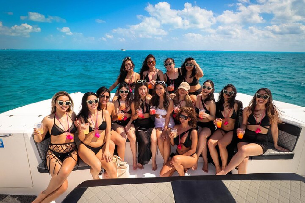 Luxury Private Catamaran to Isla Mujeres Snorkeling & Open Bar