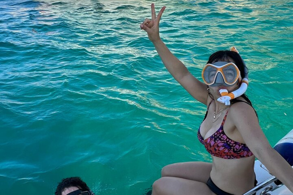 Private Cabo Yacht Tour: Snorkel, Paddleboard & Unlimited Drinks