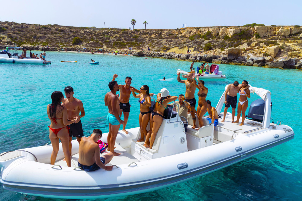 Egadi Islands Tour: Favignana and Levanzo by Dinghy from Trapani + Lunch