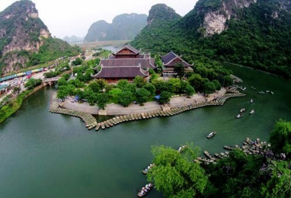 Hoa Lu and Halong Bay on land - Hanoi | Project Expedition