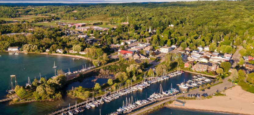 Lake Michigan: Self-Guided Driving Audio Tour