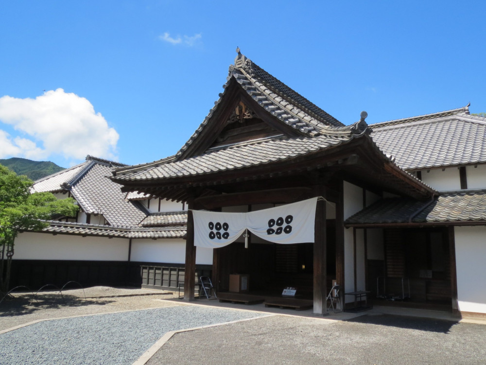 1-Day Samurai Life Tour: Oyaki, Samurai Residences, and Katana Practice