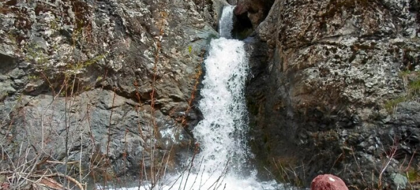 One-Day Trekking to Gusgarf Waterfall