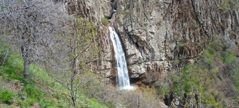 One-Day Trekking to Gusgarf Waterfall