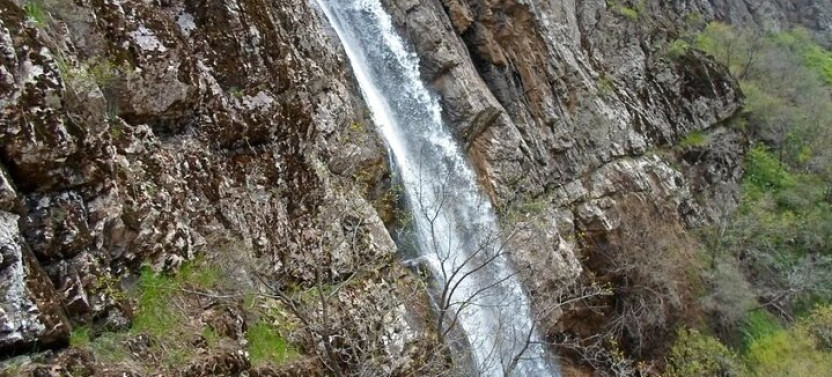 One-Day Trekking to Gusgarf Waterfall