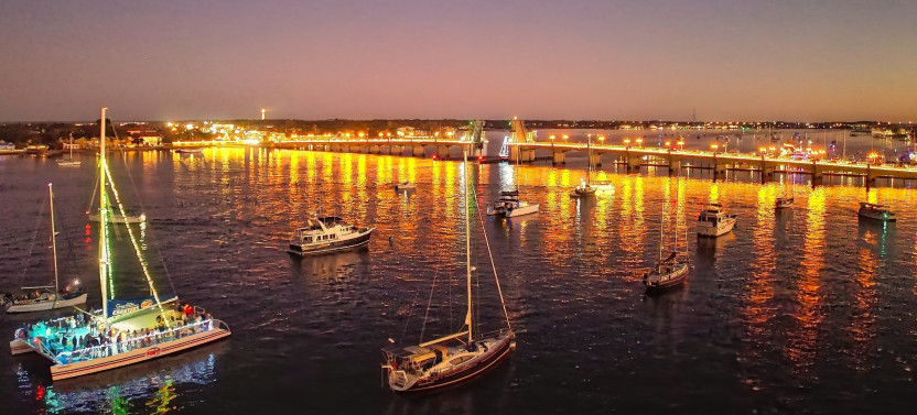 Nights of Lights Viewing Boat with Complimentary Drinks and Live Music