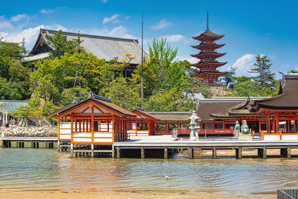 1-Day Miyajima & Iwakuni Tour: Exploring Iconic Landscapes
