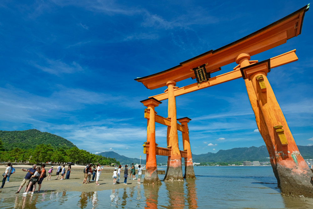 1-Day Small Group Miyajima Island Tour with Itsukushima Shrine