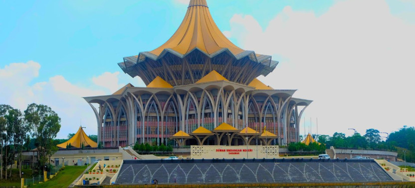 Kuching: City Heritage Walking Tour with Boat Ride and Lunch