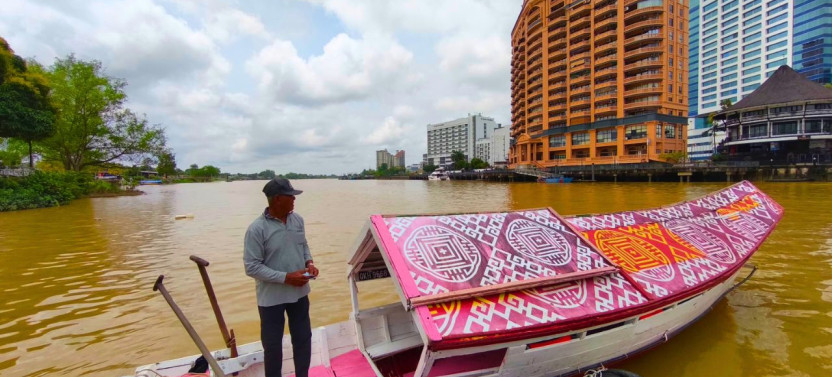 Kuching: City Heritage Walking Tour with Boat Ride and Lunch