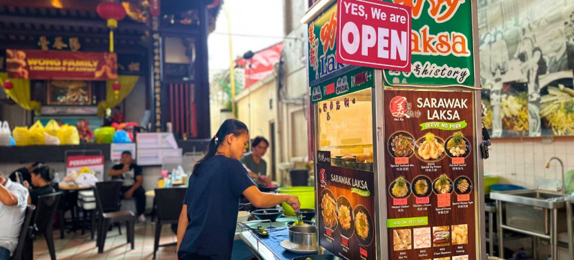 Kuching: City Heritage Walking Tour with Boat Ride and Lunch