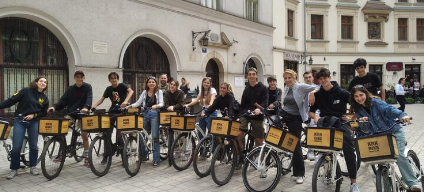 Discover the Jewish Quarter with a Bike Tour