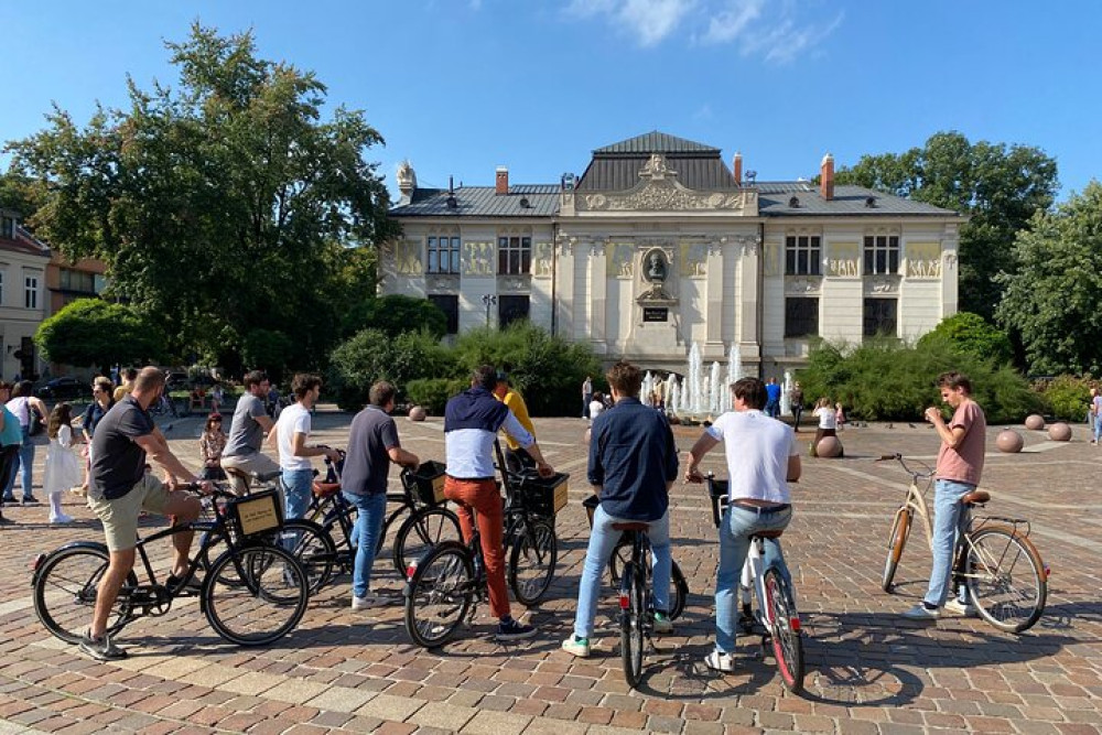 Discover the Jewish Quarter with a Bike Tour