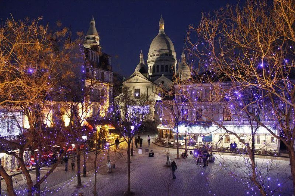 Montmartre Food Tour with Christmas Market Delights