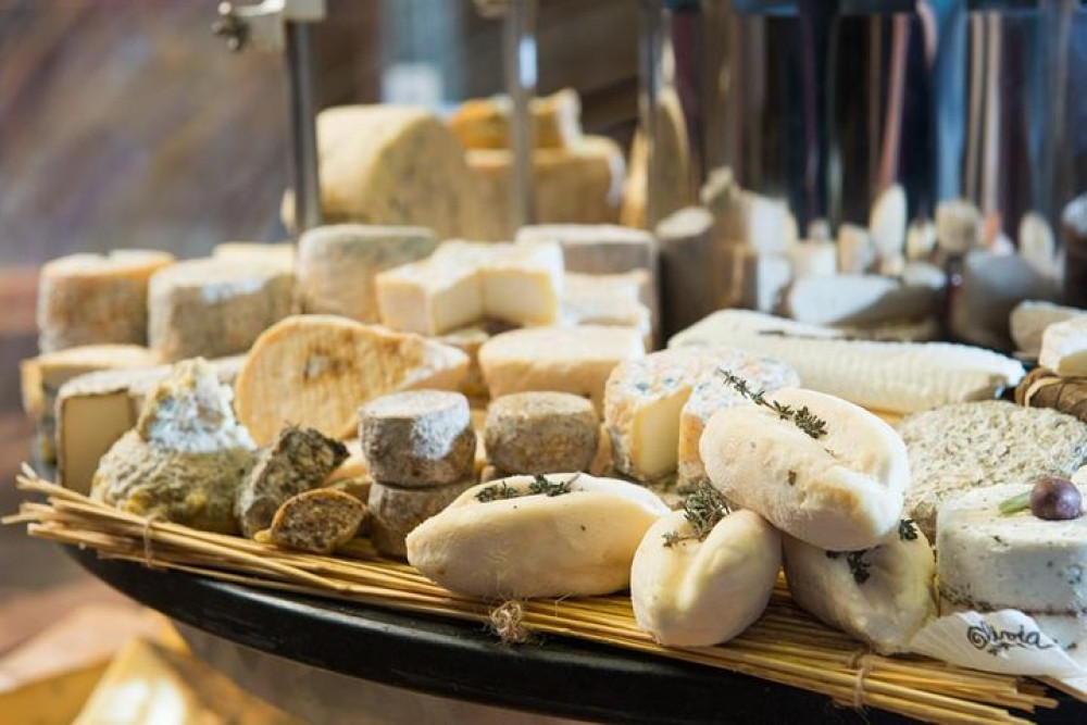 Wine, Sweet, and Savory Food Walking Tour in Bordeaux