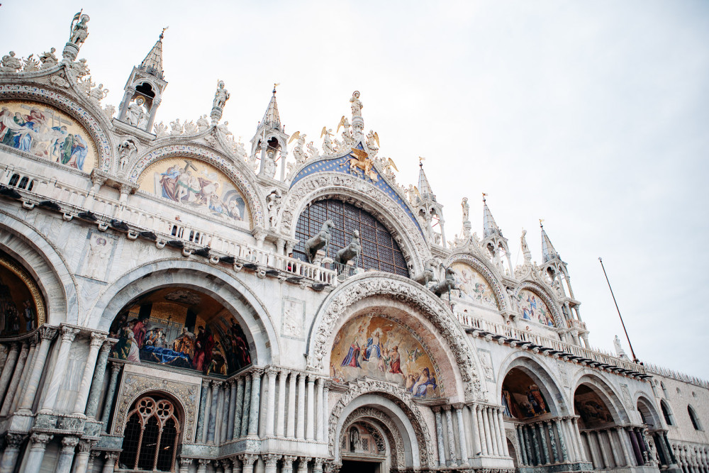 Private Welcome to Venice Walking Tour: St. Mark's Basilica & Gondola Ride