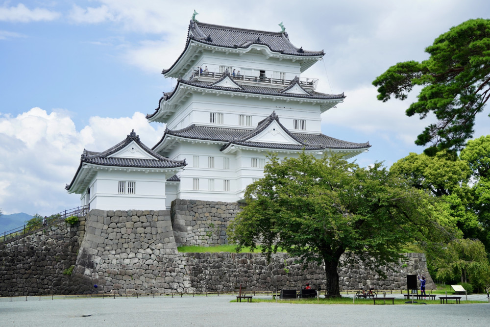 Small Group Day Trip to Odawara Castle, Samurai History, and Seaside Crafts