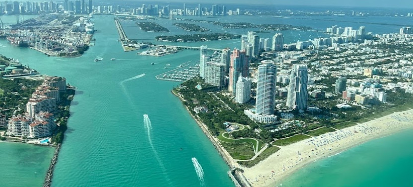 Miami Beach: Private Airplane Luxury Tour with Free Champagne