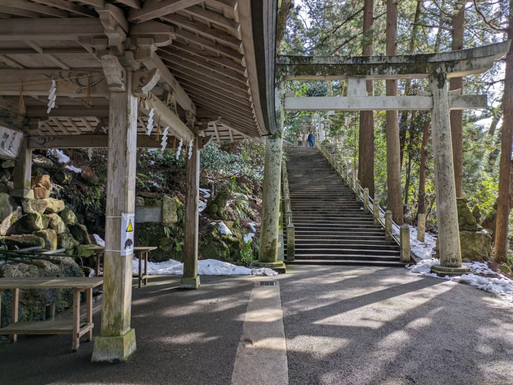 Kanazawa Tour: Ancient Temples, Landscape Views and Butterflies in Tsurugi