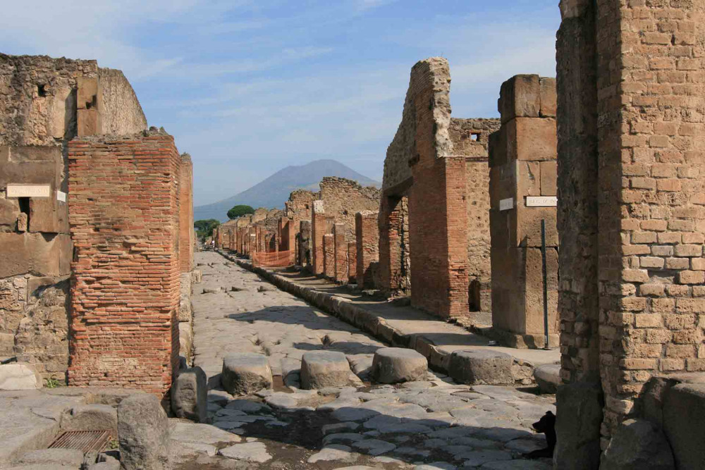 Full-Day Pompeii and Mount Vesuvius Tour from Naples