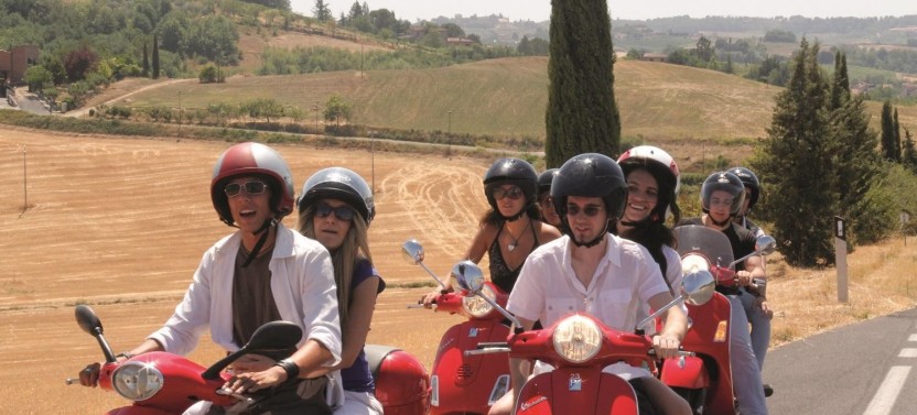 Florence: 24-Hour Noleggio Vespa, Scooter & Moped