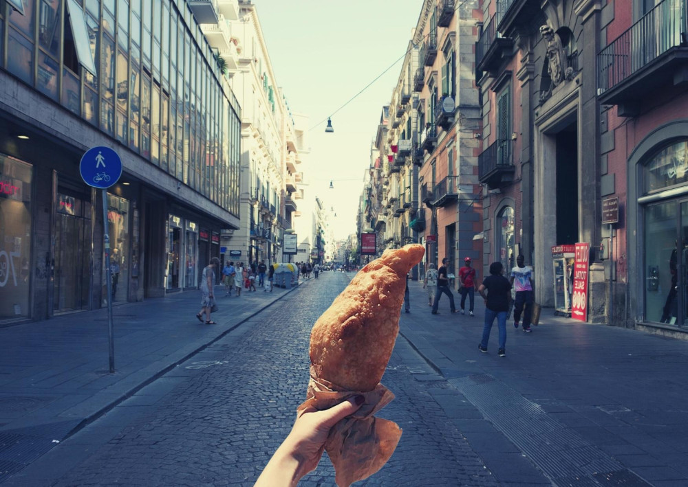Guided Naples Street Food Walking Tour in Historic Spaccanapoli