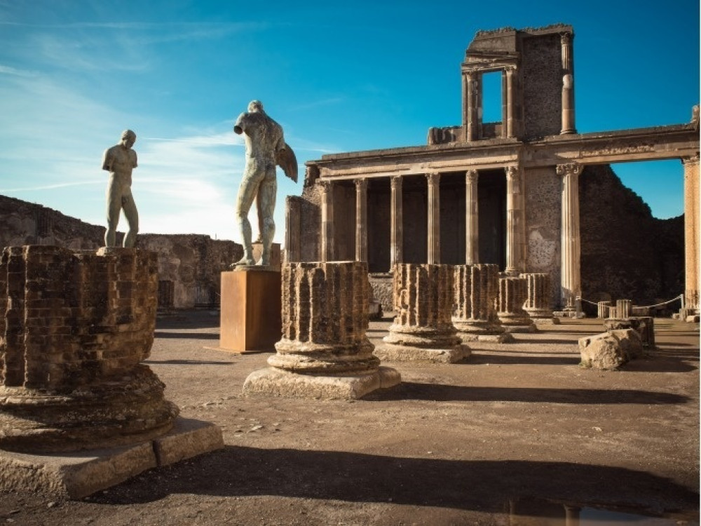 Group Walking Tour of Ancient Pompeii Ruins