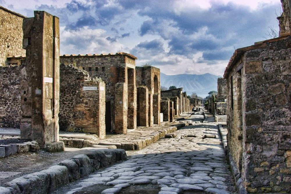 Small Group Full-Day Tour of Pompeii & Herculaneum from Naples