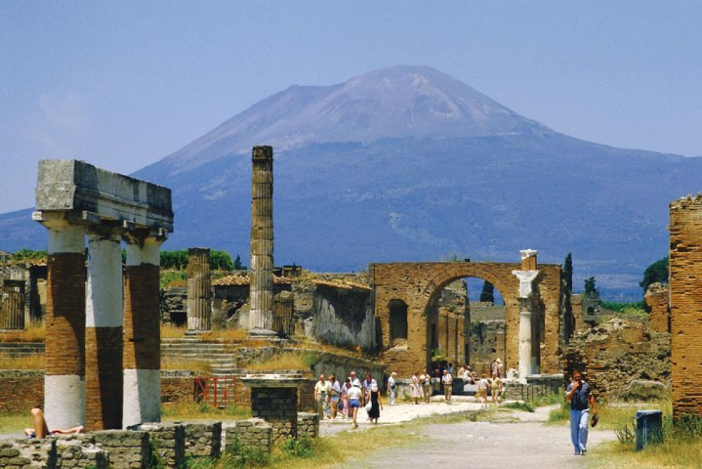Pompeii Ruins & Vesuvius Vineyard Wine Tasting Tour from Naples