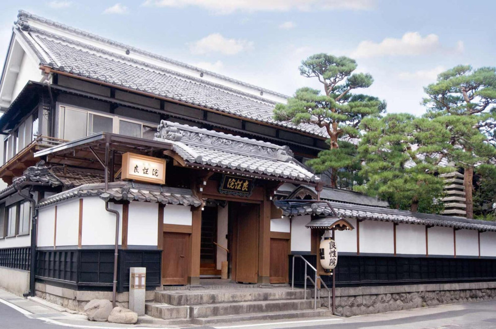 Overnight Zenkoji Tour: Temple Stay, Fire Ceremony & Tea