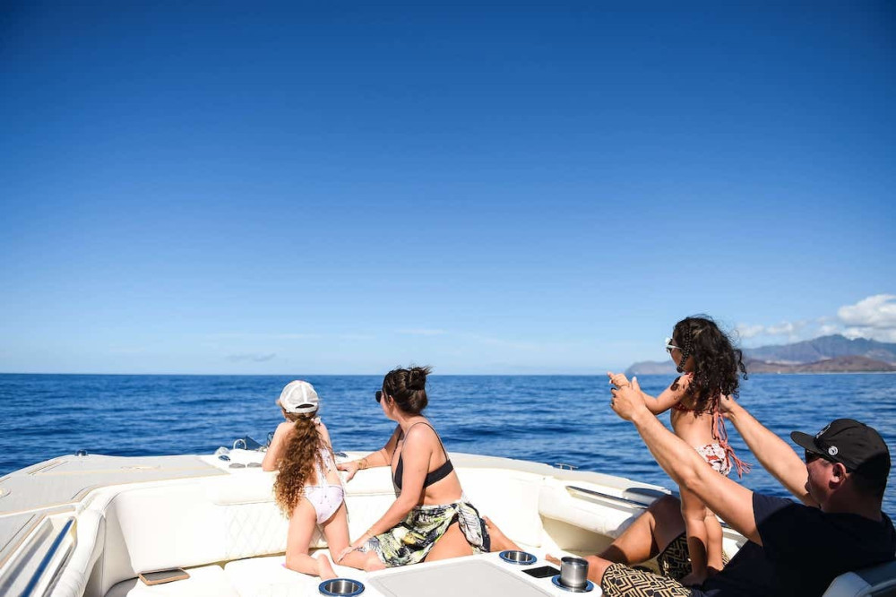 MANA Cruises + Charters