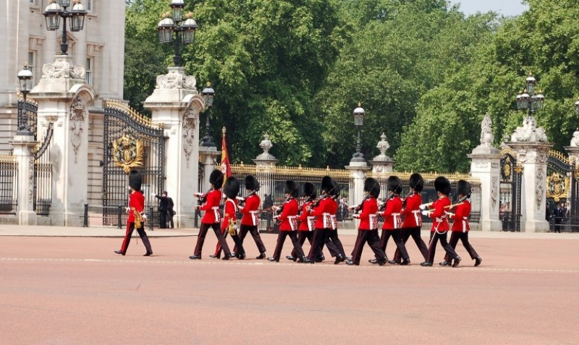 Windsor Castle & Buckingham Palace