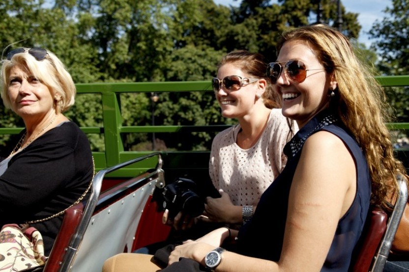 Vintage Open Top Bus Tour with Cream Tea at Harrods