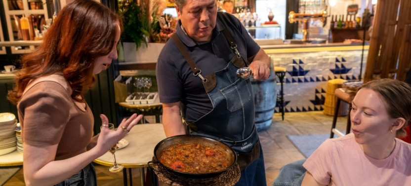 Private Barcelona Side Streets Tapas & Wine Tour with Eating Europe, photo 2 of 21