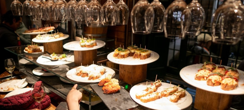Private Barcelona Side Streets Tapas & Wine Tour with Eating Europe, photo 5 of 21