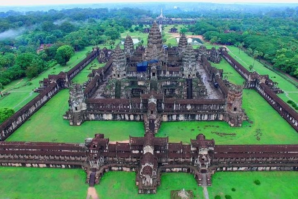 6-Day Phnom Penh to Siem Reap Temples & Floating Village Tour