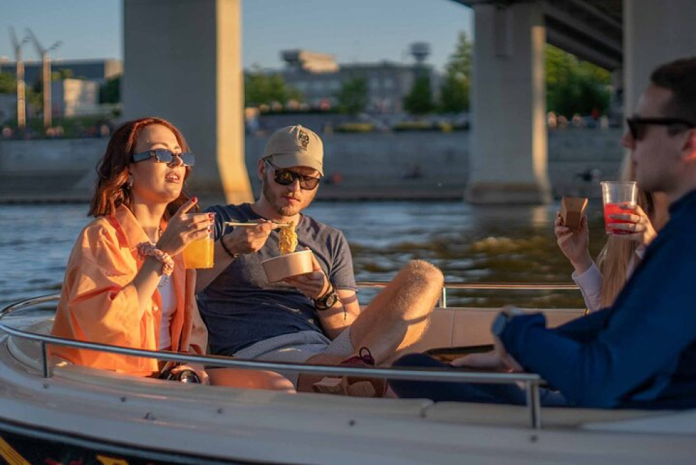 4-Person Motorboat Cruise 2 Hours