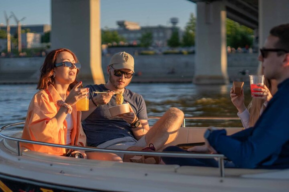 5-Person Motorboat Rental