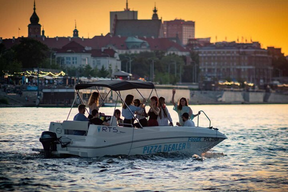 9-Person Motorboat Cruise in Warsaw