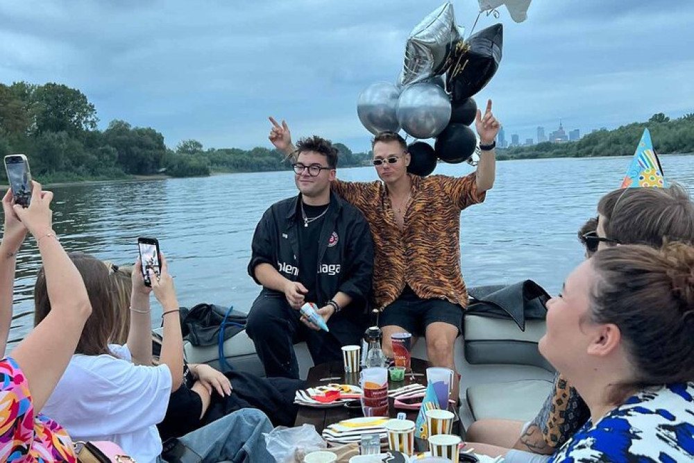 9-Person Motorboat Cruise 2 Hours