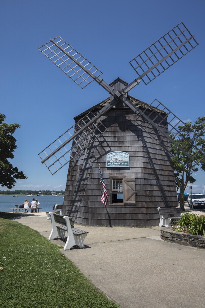 1 Day Tour To Southampton, Sag Harbor & Outlet Shopping