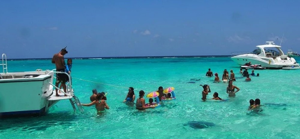 Stingray City, Coral Garden & Starfish Snorkel