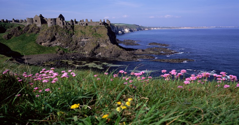 From Dublin: Belfast inc. Titanic/Taxi Tour & Dunluce with Giants Causeway