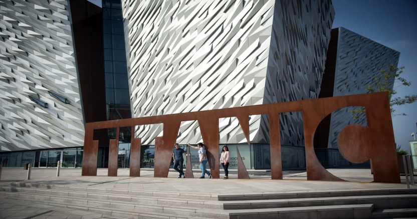 From Dublin: Belfast inc. Titanic/Taxi Tour & Dunluce with Giants Causeway