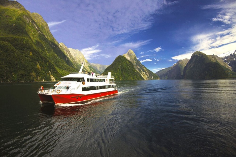 Milford Sound Fly/Nature Cruise/Fly - Queenstown | Project Expedition