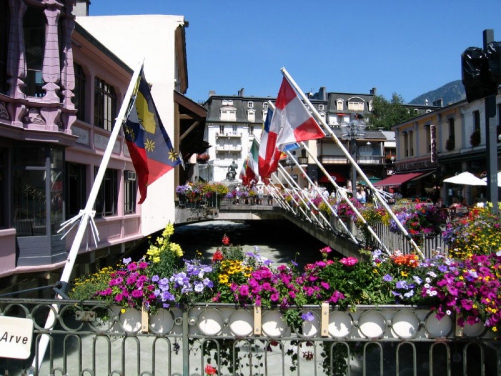 Chamonix Mont-Blanc with Aiguille du Midi + Annecy from Geneva