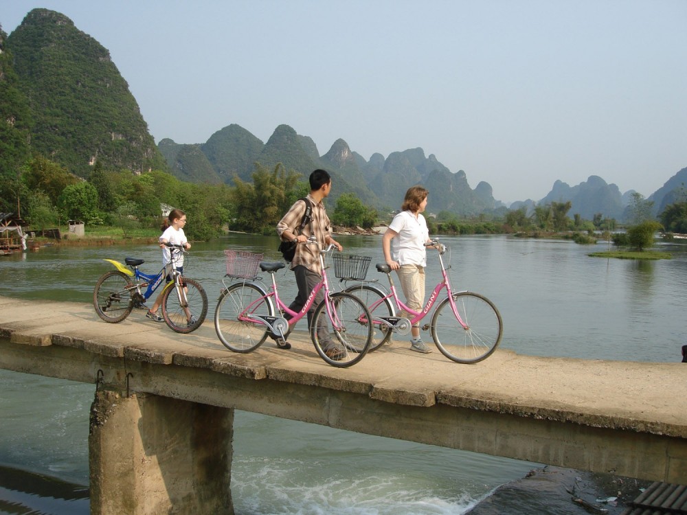 Private Guilin Li River Cruise And Yangshuo Day Tour